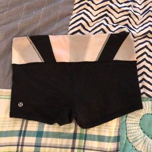LULULEMON SPANDEX SHORTS
